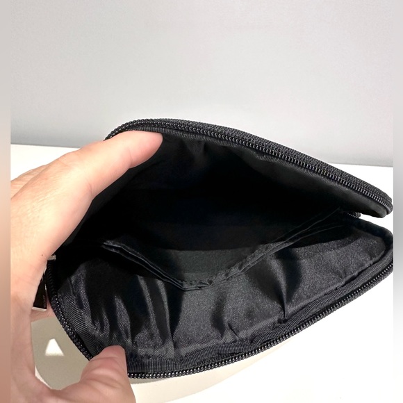 Disney parks tech case - Picture 3 of 5